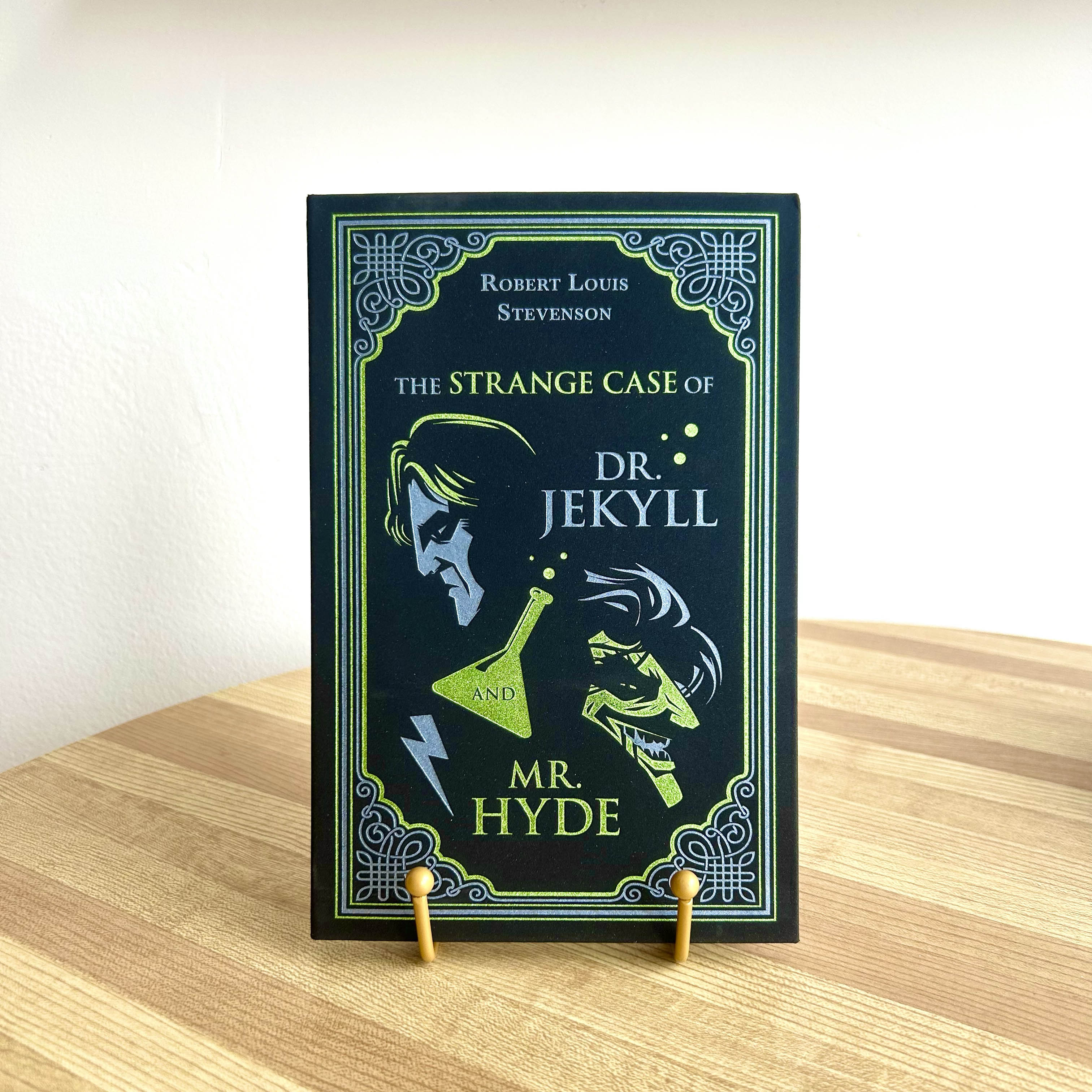 The Strange Case of Dr. Jekyll and Mr. Hyde (Paper Mill Press Classics)