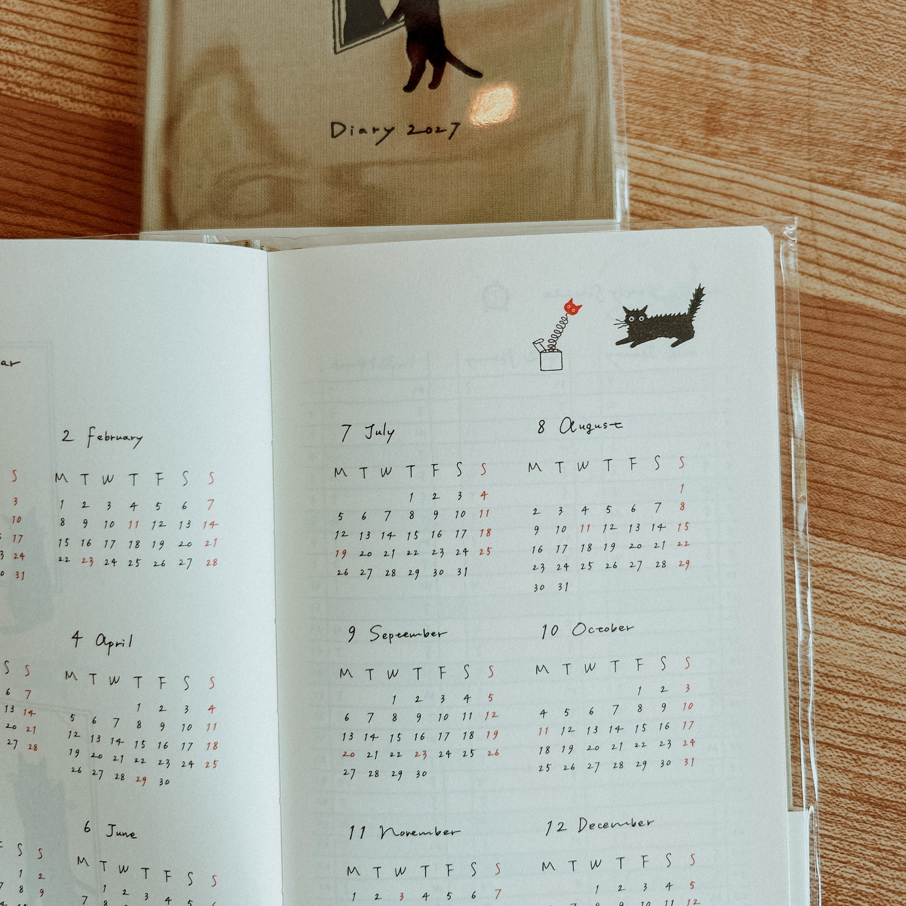 Midori Book Style Diary 2027 – B6 Beige Cat (Monthly + Weekly)