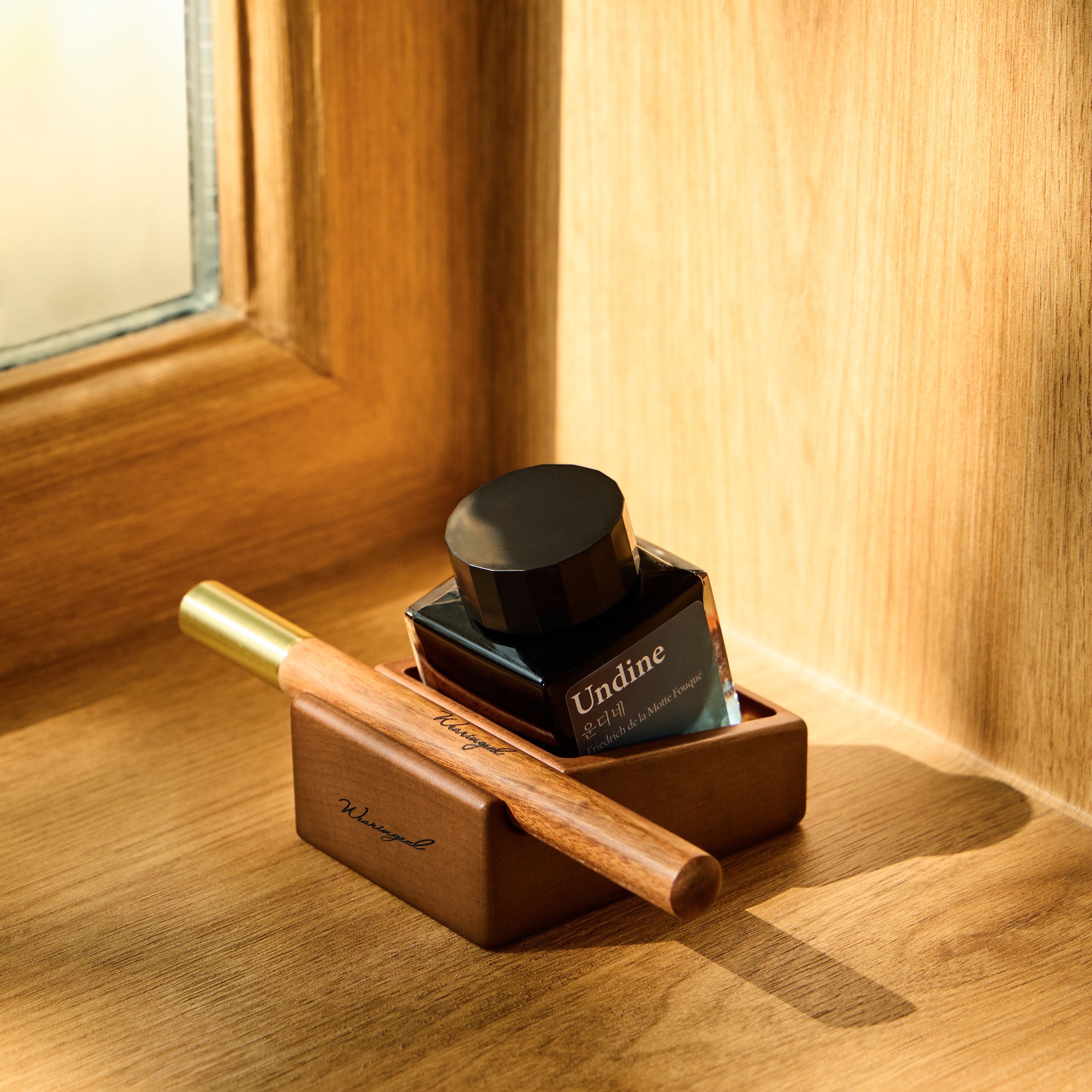 Wearingeul Ink & Pen Rest
